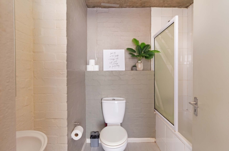 1 Bedroom Property for Sale in Woodstock Western Cape